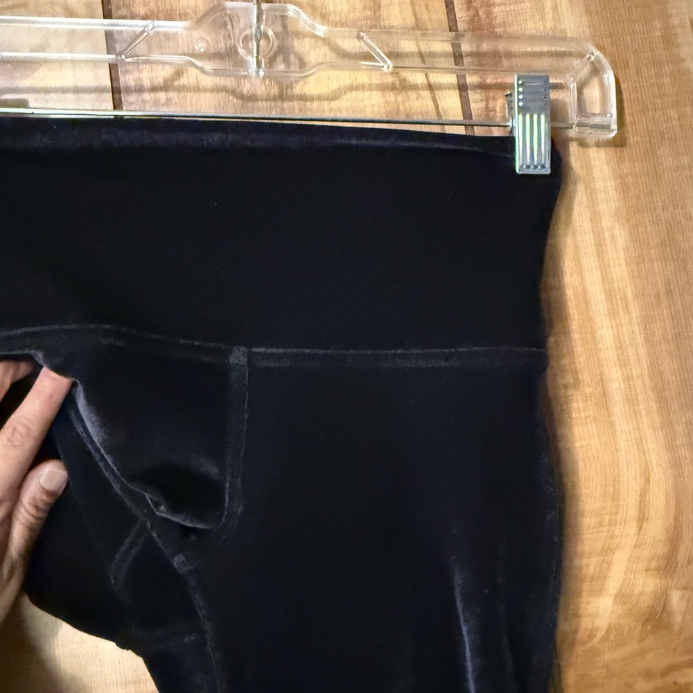 Lululemon Wunder Lounge High-Rise
Tight 28" *Velvet - Black $118 Retail - Picture 5 of 12